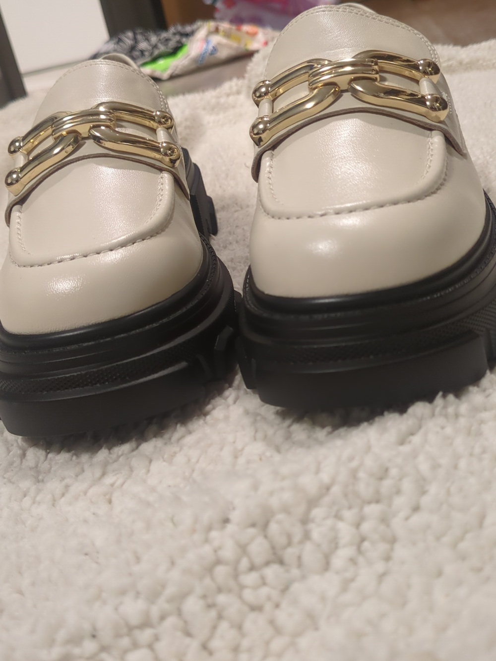 Lisa & Vicky Decide-V Loafer Moccasin Women’s Size 9 NWOT Winter White Gold - Picture 3 of 14